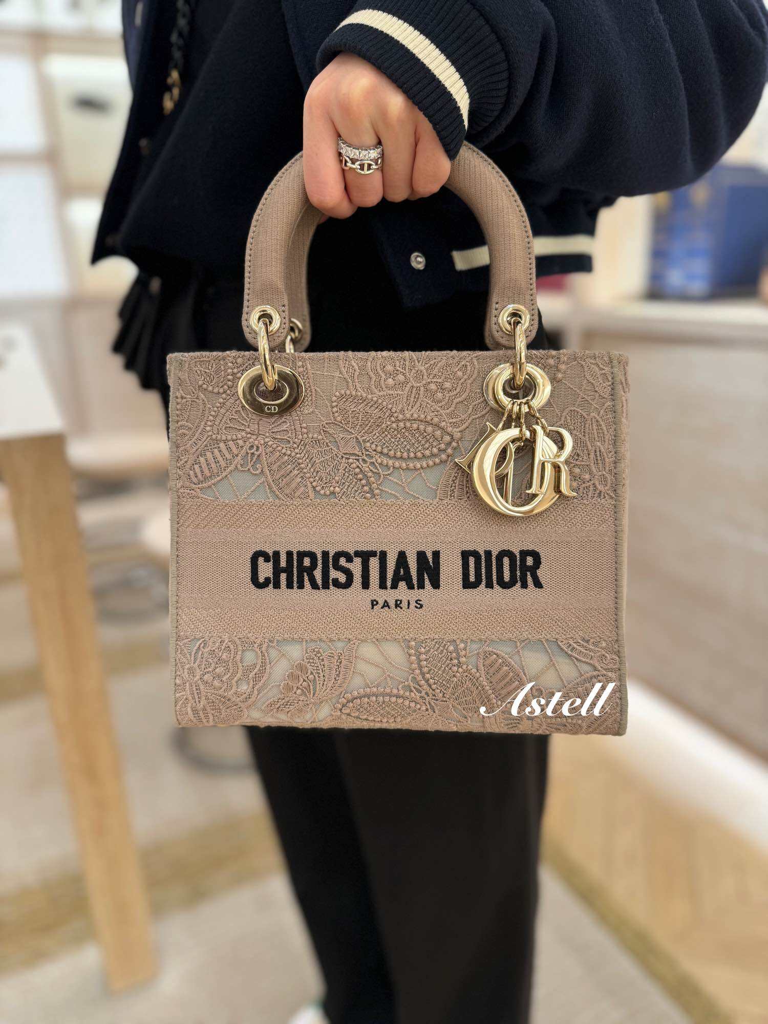 [PRE-ORDER] DIOR MEDIUM LADY D-LITE BAG BUTTERFLY MACRAME EMBROIDERY BEIGE